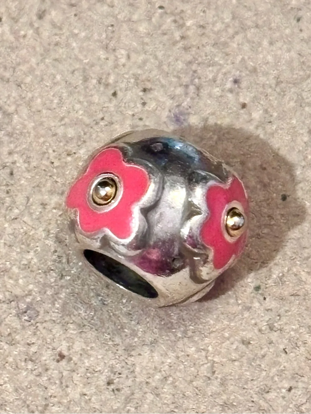 Brighton Daisy bead in bright Pink Big  enameled flowers on Silver Retired